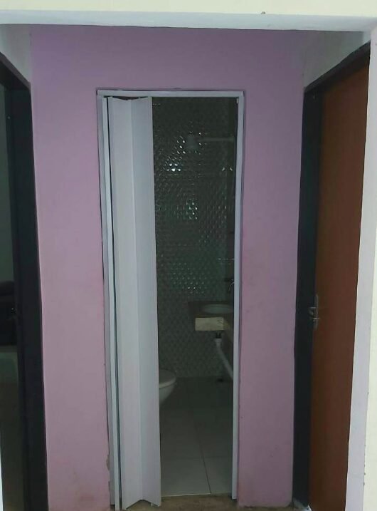 Banheiro pintado de rosa